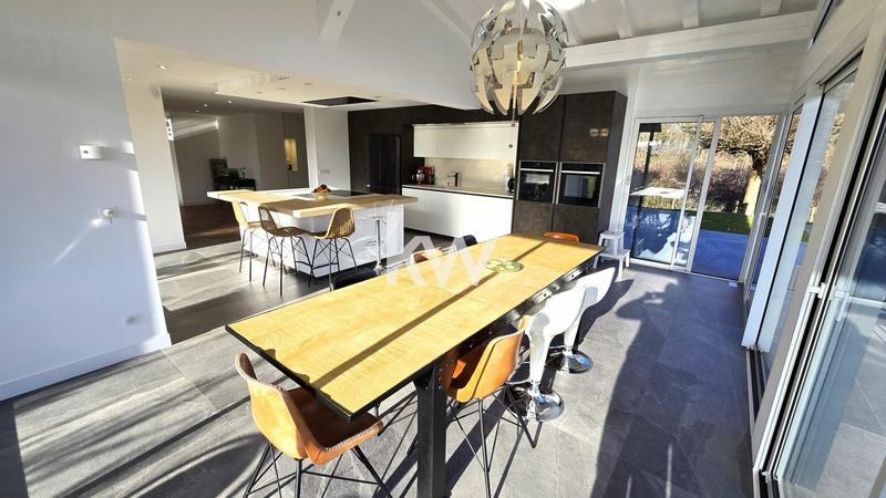 Villa - 437 m² - 13 pièces