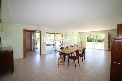 Villa - 254 m² - 8 pièces