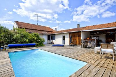 Maison - 140 m² - 5 pièces