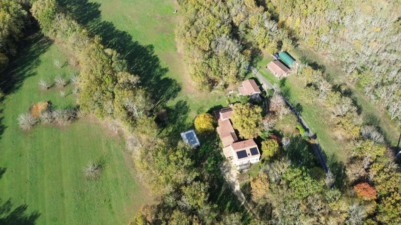 Propriété - 327 m² - 10 pièces