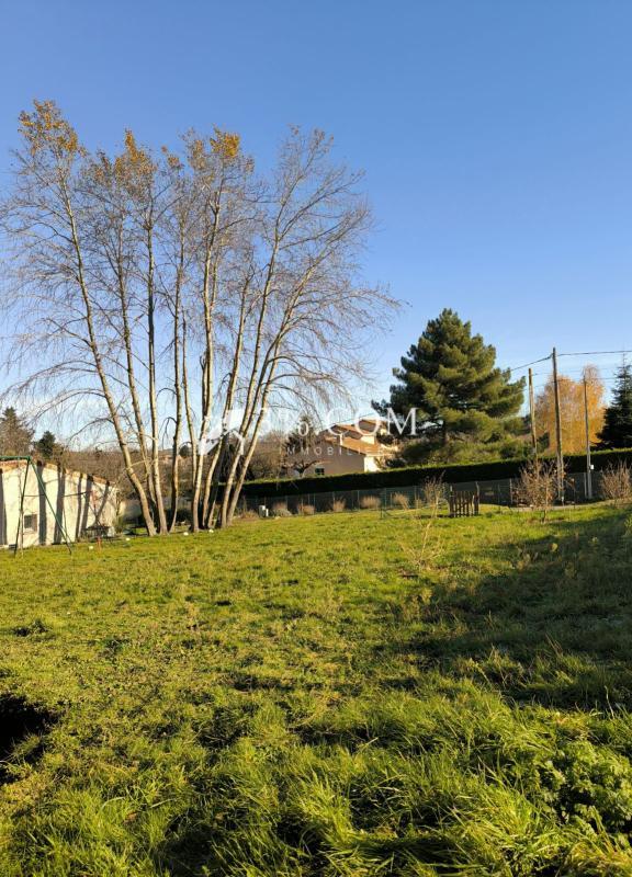 Terrain constructible - 1 400 m²