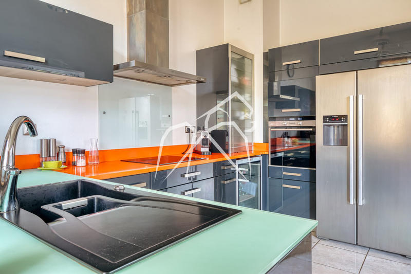 Appartement - 100 m² - 3 pièces