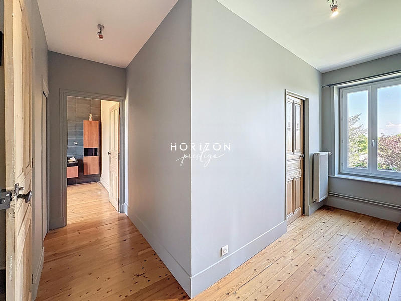 Maison - 255 m² - 6 pièces