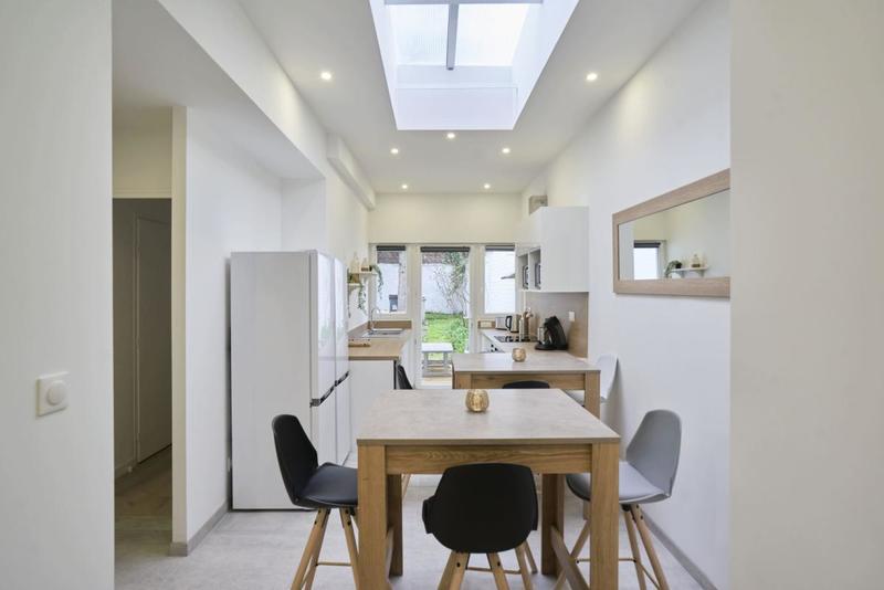 Maison - 143 m² - 9 pièces