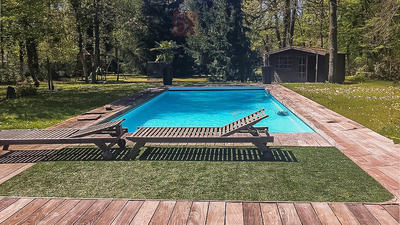 Maison - 400 m² - 8 pièces