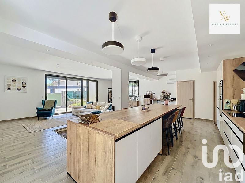 Maison - 222 m² - 7 pièces