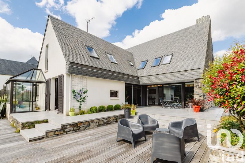 Maison - 210 m² - 8 pièces