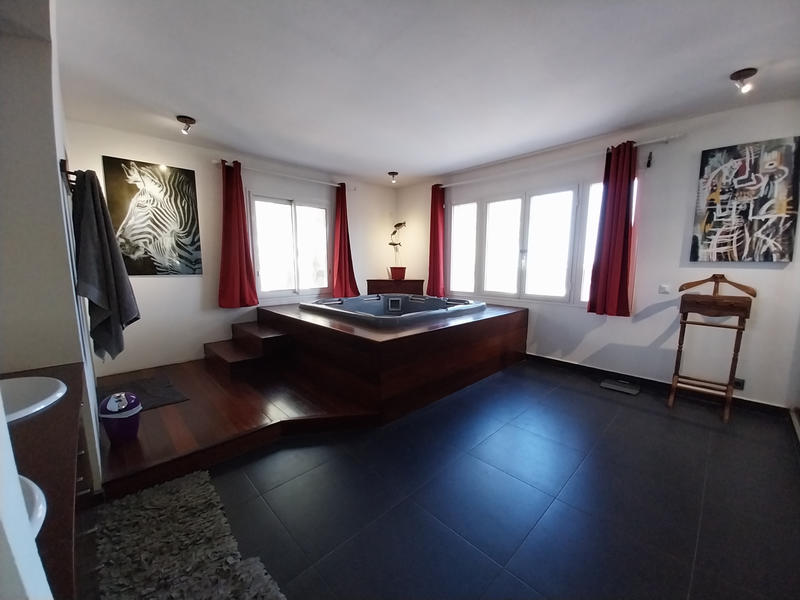 Villa - 240 m² - 9 pièces