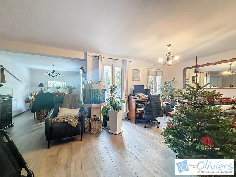 Maison - 97 m² - 6 pièces