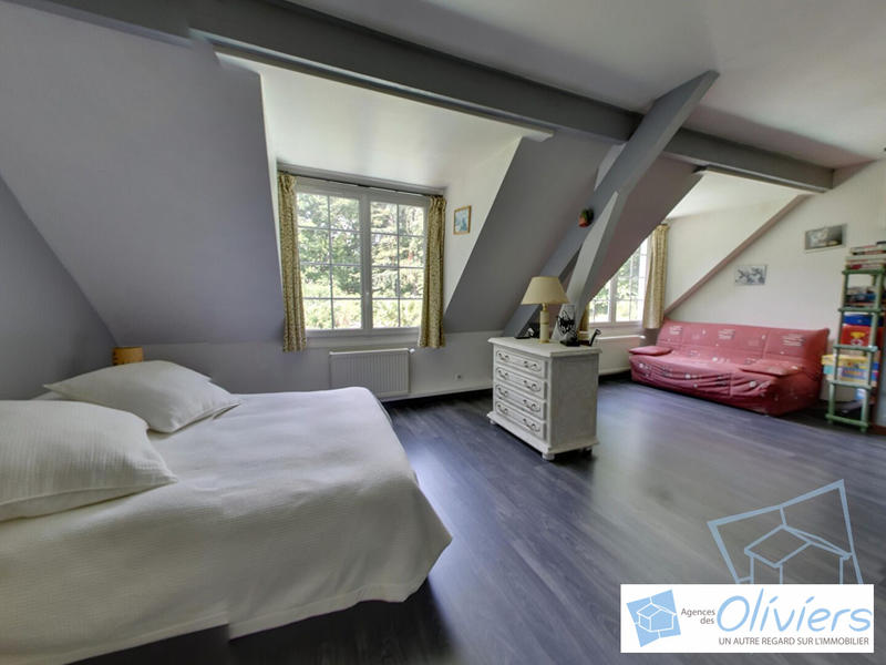 Maison traditionnelle - 270 m² - 9 pièces