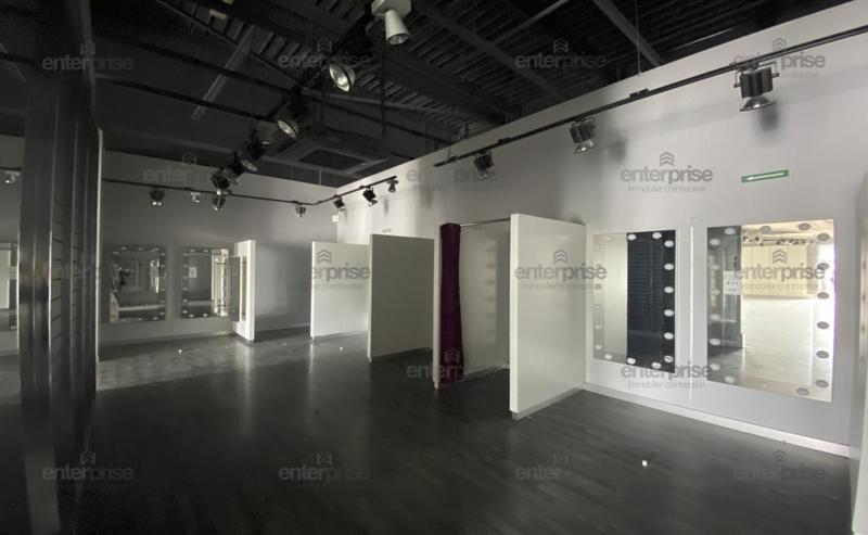 Local commercial - 256 m²