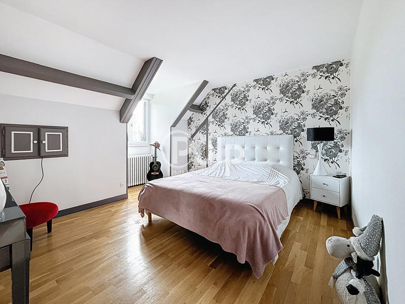 Pavillon - 207 m² - 12 pièces