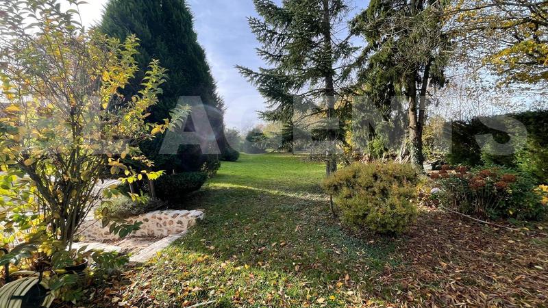 Demeure - 261 m² - 8 pièces