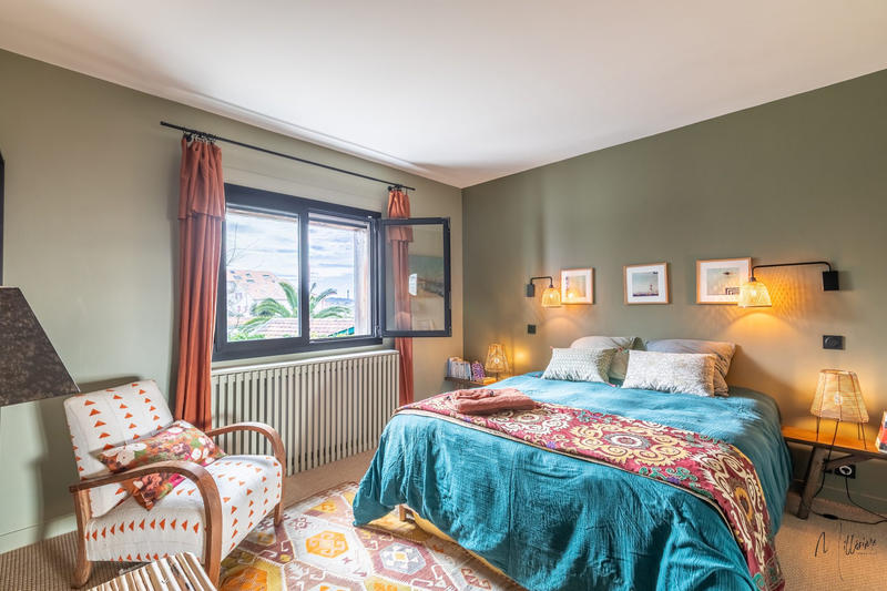 Maison - 330 m² - 10 pièces