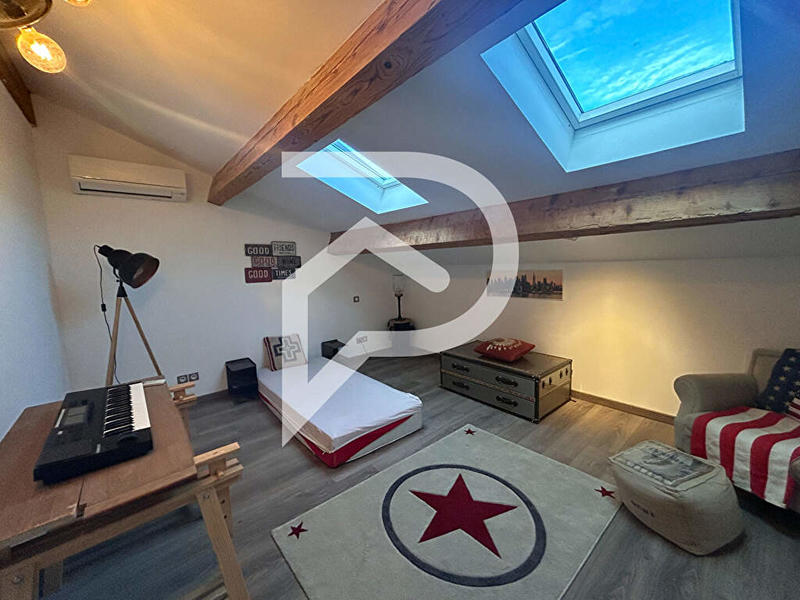 Maison - 300 m² - 6 pièces