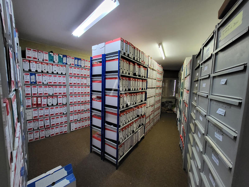 Local commercial - 190 m² - 8 pièces