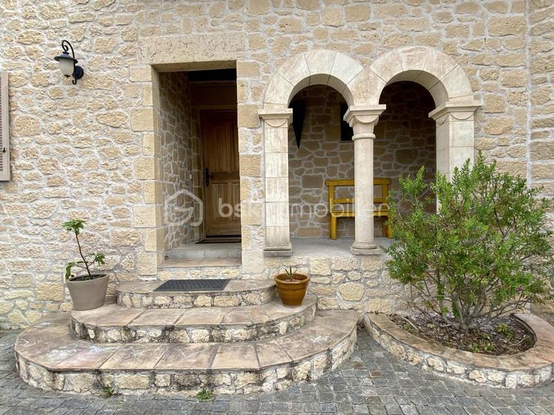 Demeure - 232 m² - 8 pièces