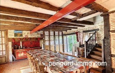 Maison traditionnelle - 641 m² - 23 pièces