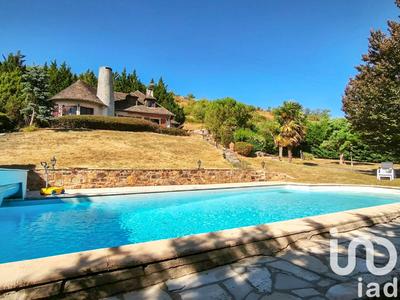 Maison - 184 m² - 9 pièces