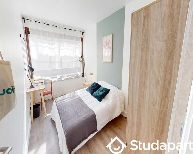 Chambre - 90 m² - 1 pièce