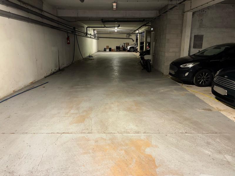 Parking / Garage - 18 m²