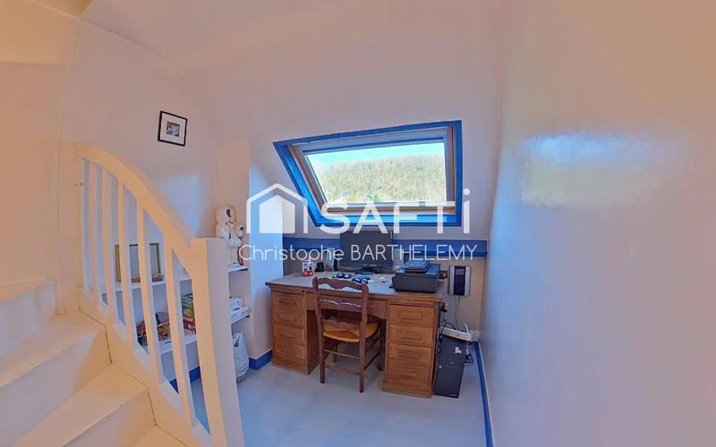 Maison - 220 m² - 8 pièces