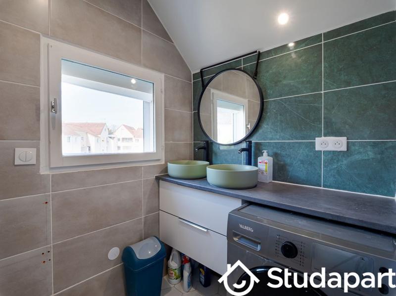 Chambre - 80 m² - 1 pièce