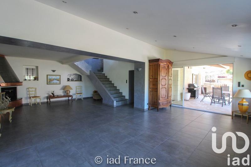 Maison - 230 m² - 9 pièces