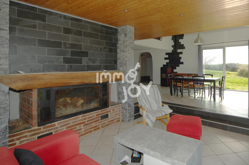 Maison - 216 m² - 8 pièces