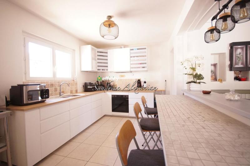 Maison - 280 m² - 7 pièces