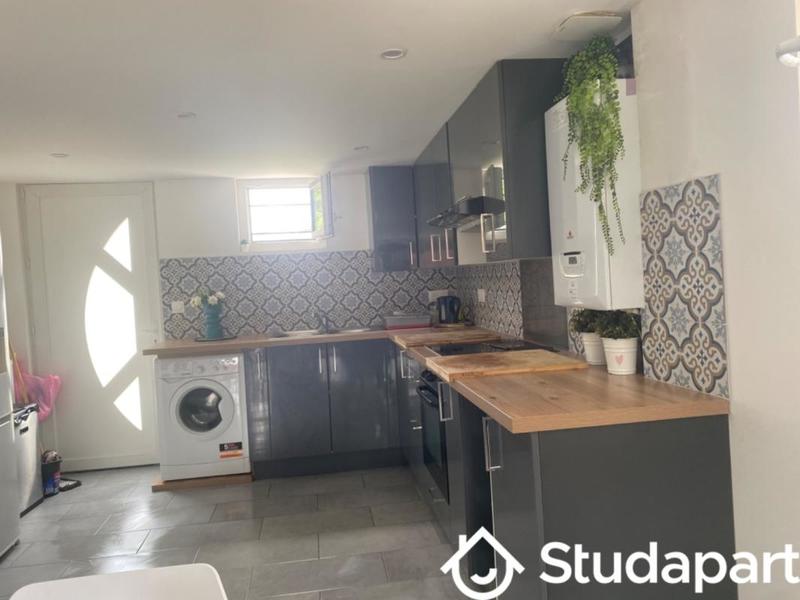 Chambre - 150 m² - 1 pièce