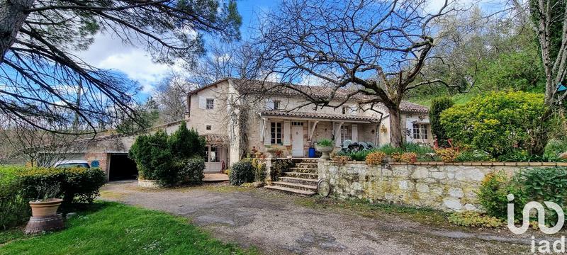 Maison - 300 m² - 15 pièces