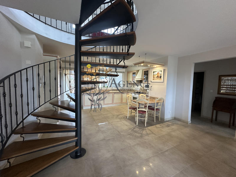 Appartement - 151 m² - 5 pièces