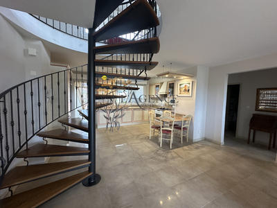 Appartement - 151 m² - 5 pièces