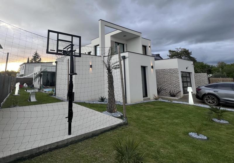 Maison - 201 m² - 8 pièces