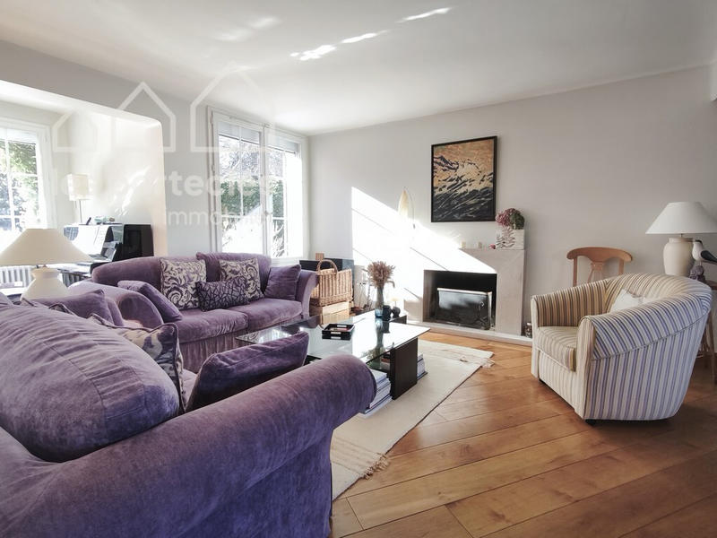 Villa - 268 m² - 10 pièces