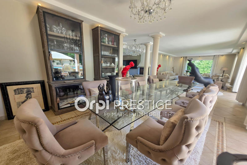 Villa - 329 m² - 12 pièces