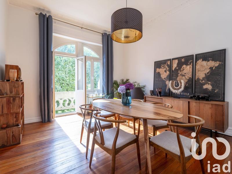 Appartement - 208 m² - 6 pièces