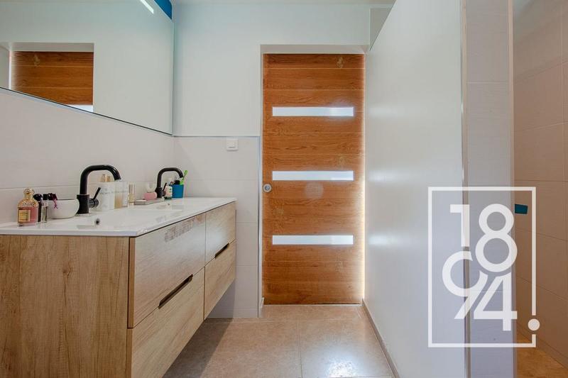 Maison - 213 m² - 5 pièces