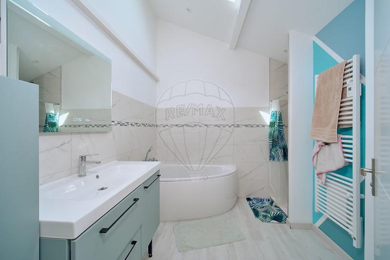 Maison - 180 m² - 6 pièces