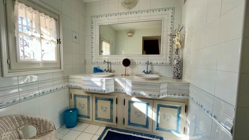 Mas - 400 m² - 15 pièces