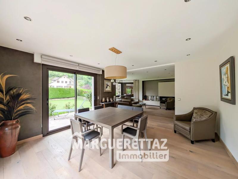 Villa - 290 m² - 8 pièces