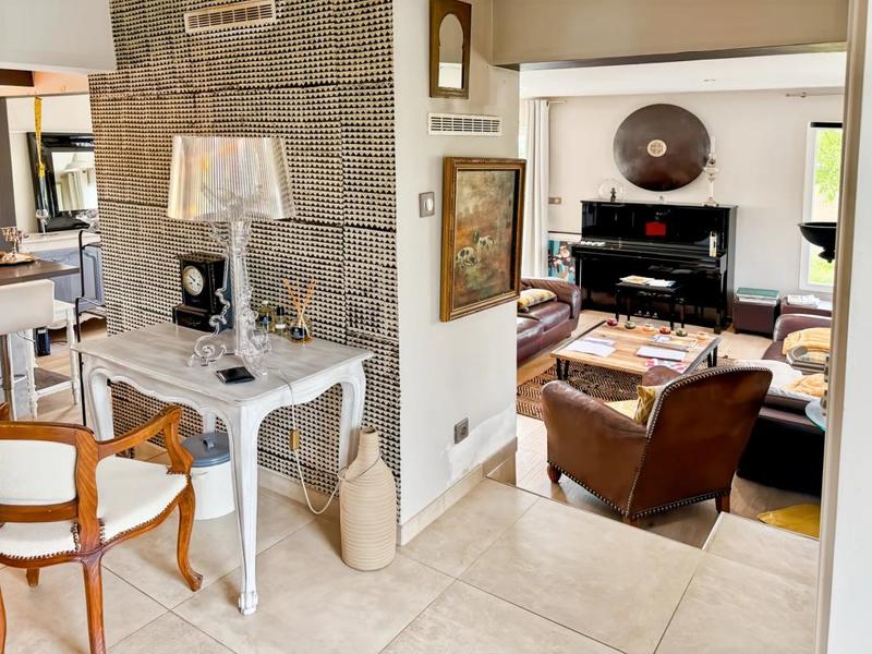 Maison - 200 m² - 8 pièces