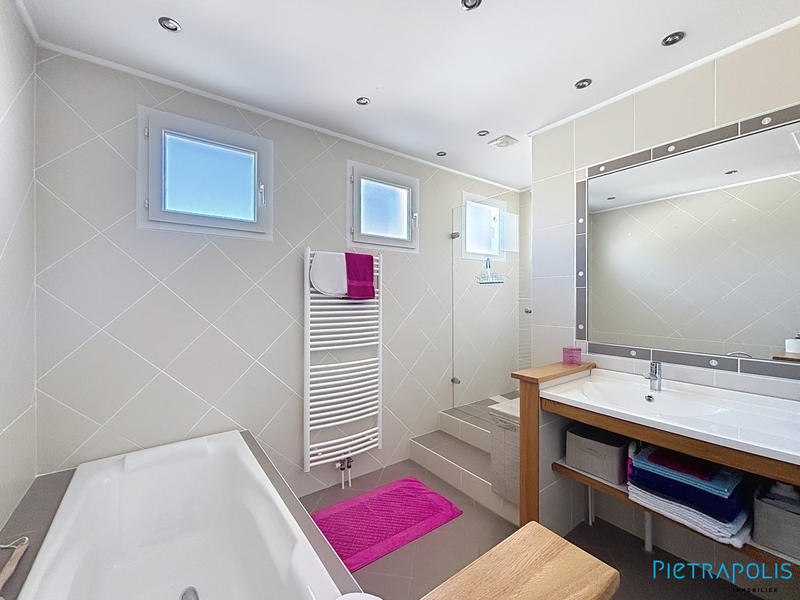 Maison - 85 m² - 5 pièces