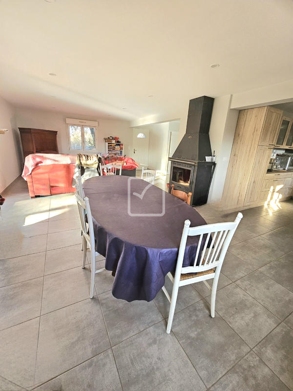 Maison - 256 m² - 12 pièces