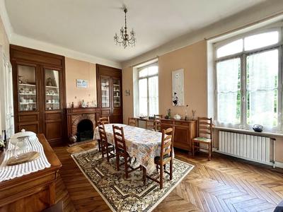 Maison de maîtres - 267 m² - 11 pièces