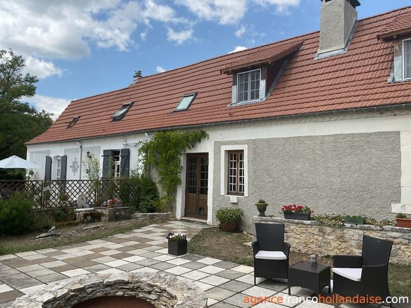 Maison - 280 m² - 12 pièces