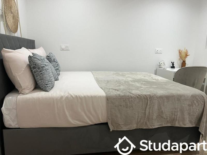 Chambre - 10 m² - 1 pièce