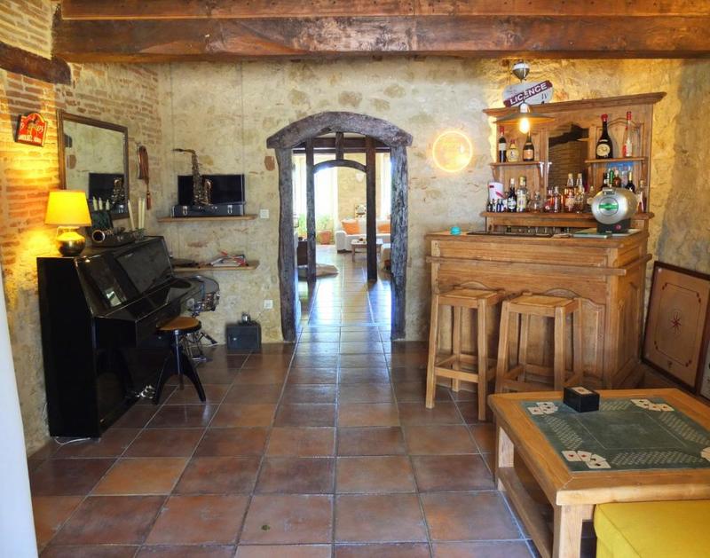 Maison - 1 122 m² - 22 pièces