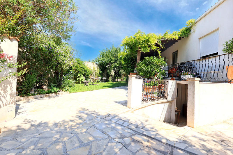 Maison - 285 m² - 15 pièces